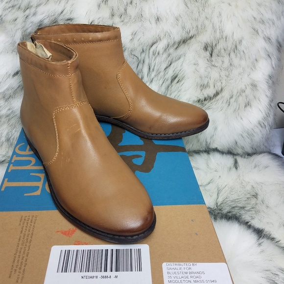 OTBT Shoes - NWT OTBT Desert Ankle Boots - 8
